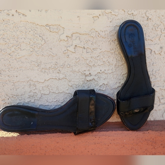 RARE VINTAGE CHANEL SANDALS - Picture 2 of 14